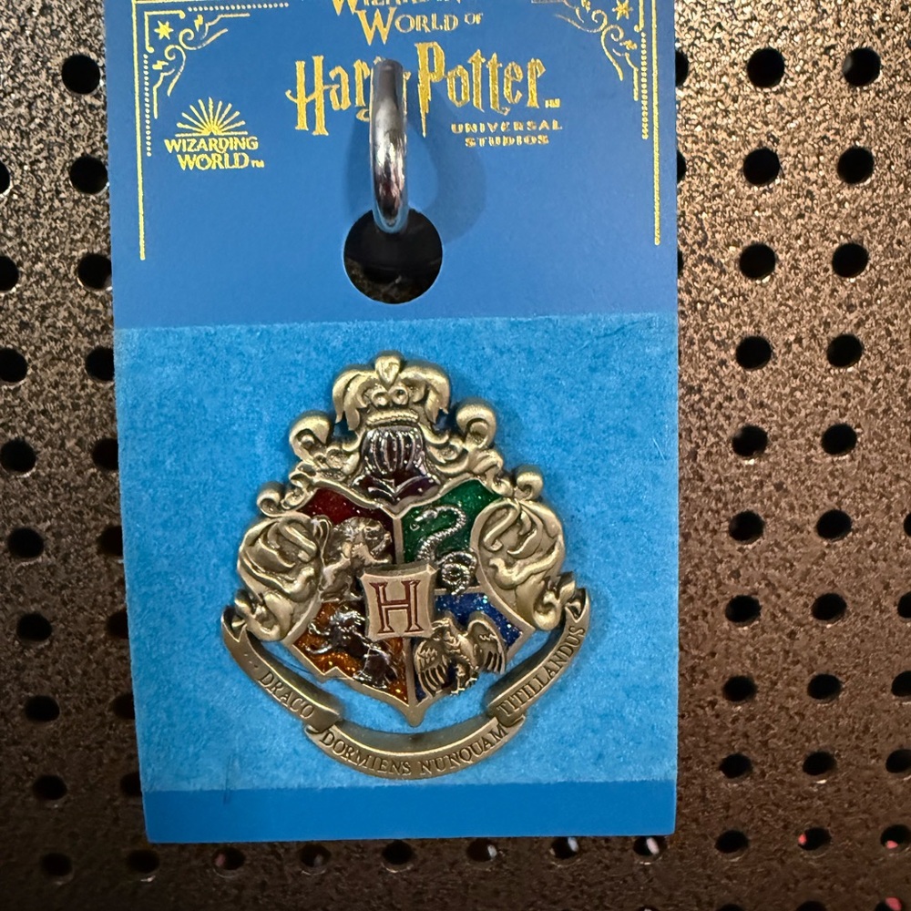 Universal Studios Wizarding World Harry Potter Hogwarts Crest
